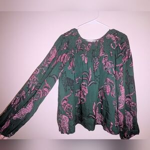 NWT Crown & Ivy Flowy Green Top With Pink Tigers Women's Size Large